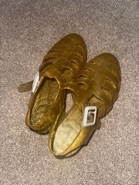 Glitter Jelly Sandals in Gold